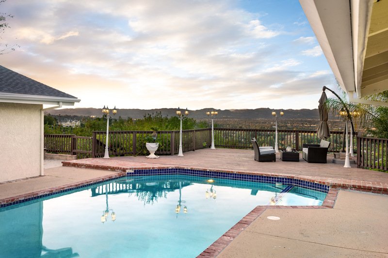 Alberta en el patio de una casa cercada-galeria de inmobiliaria en puebla